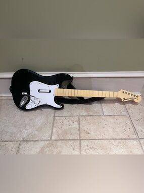 Guitar Hero Harmonix Fender Stratocaster Model 822151  strap tested PlayStation